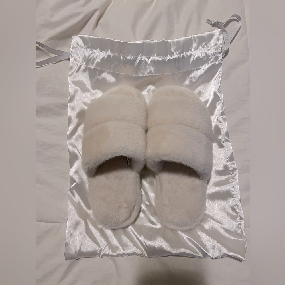 NEW - Apparis slippers